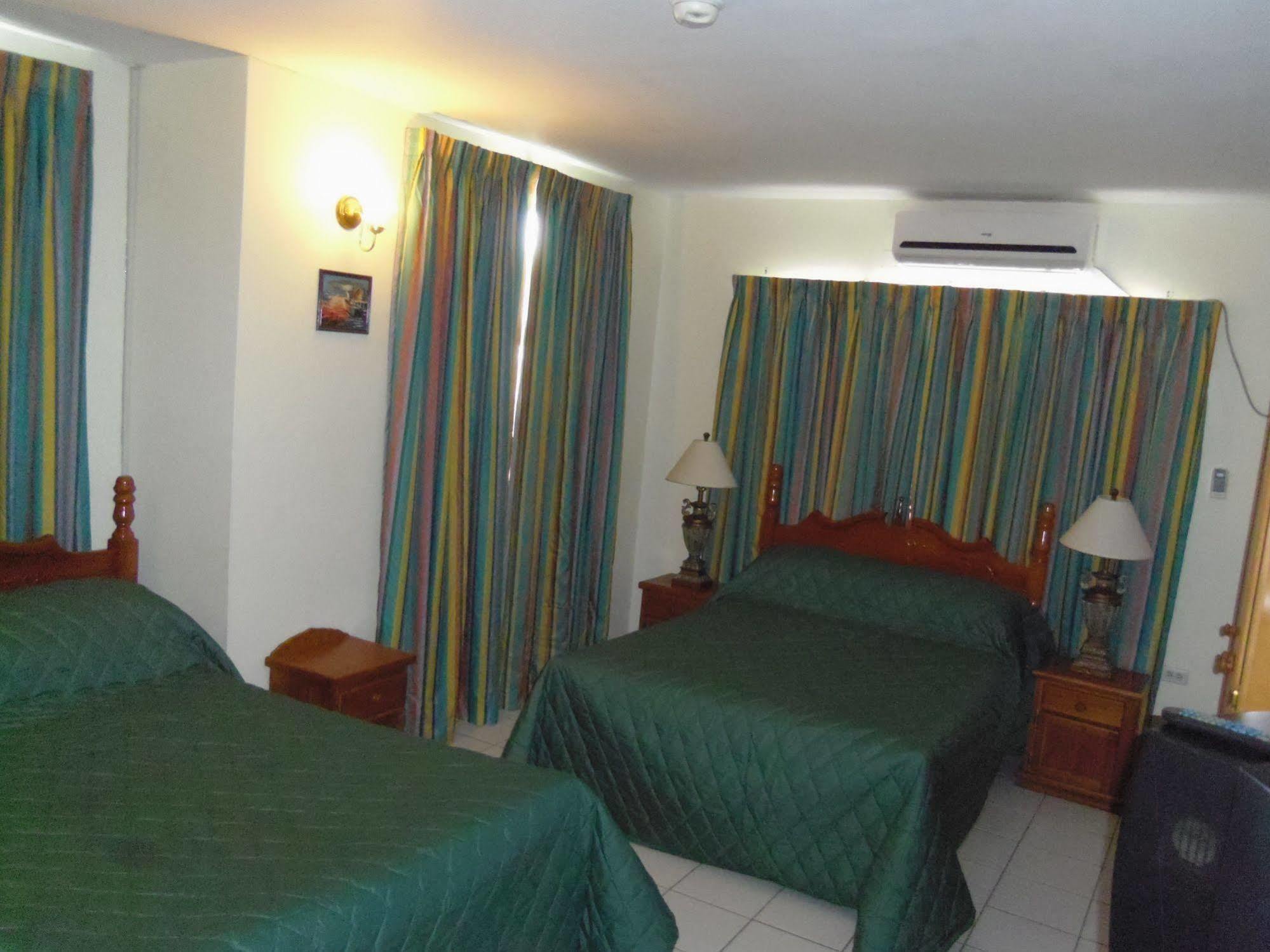 Airport Inn Piarco Luaran gambar